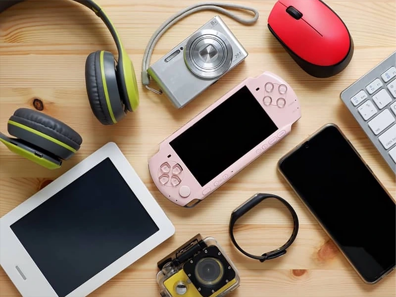 Consumer electronics prototyping and manufacturing with Qiying